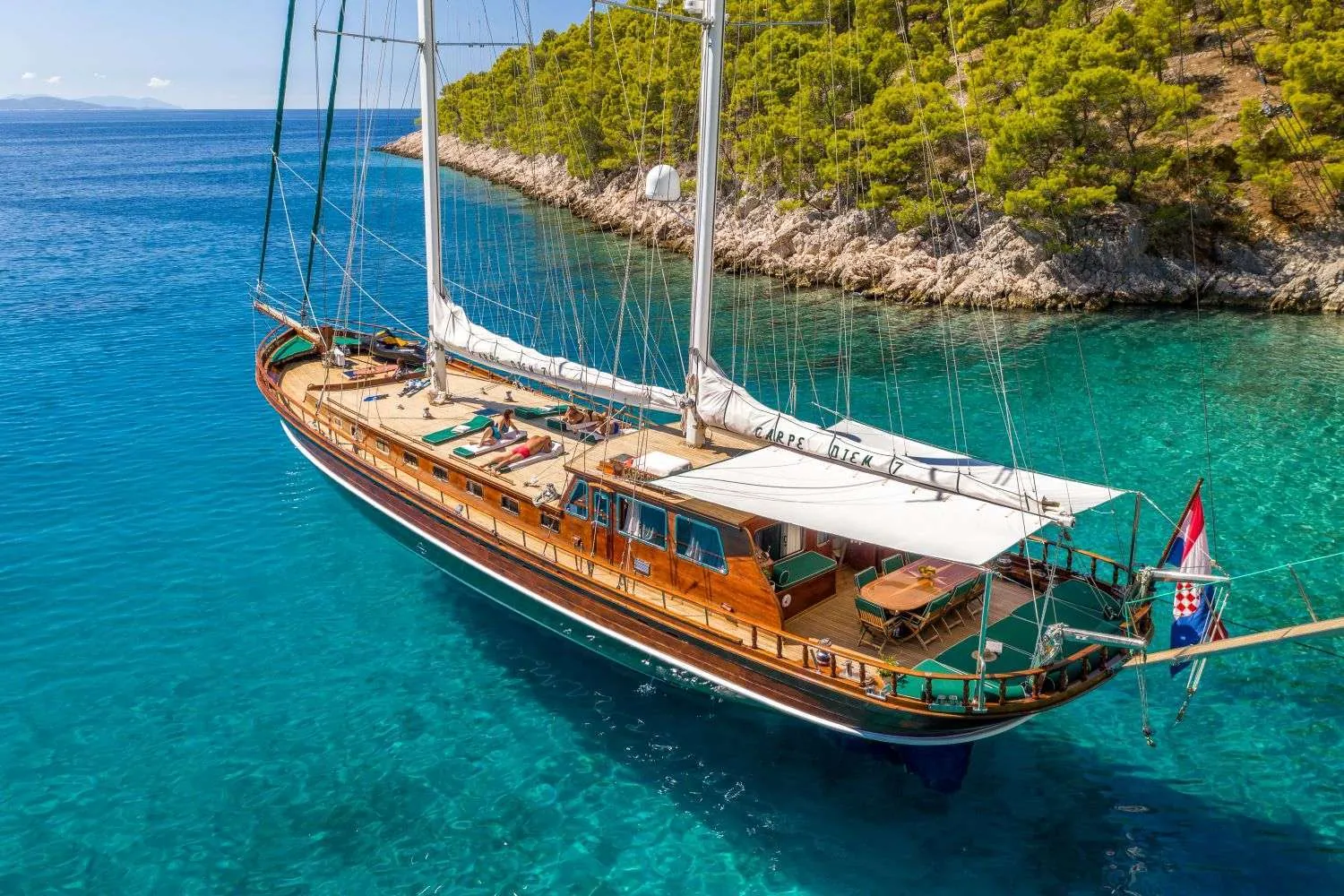 Carpe Diem 7 at anchor