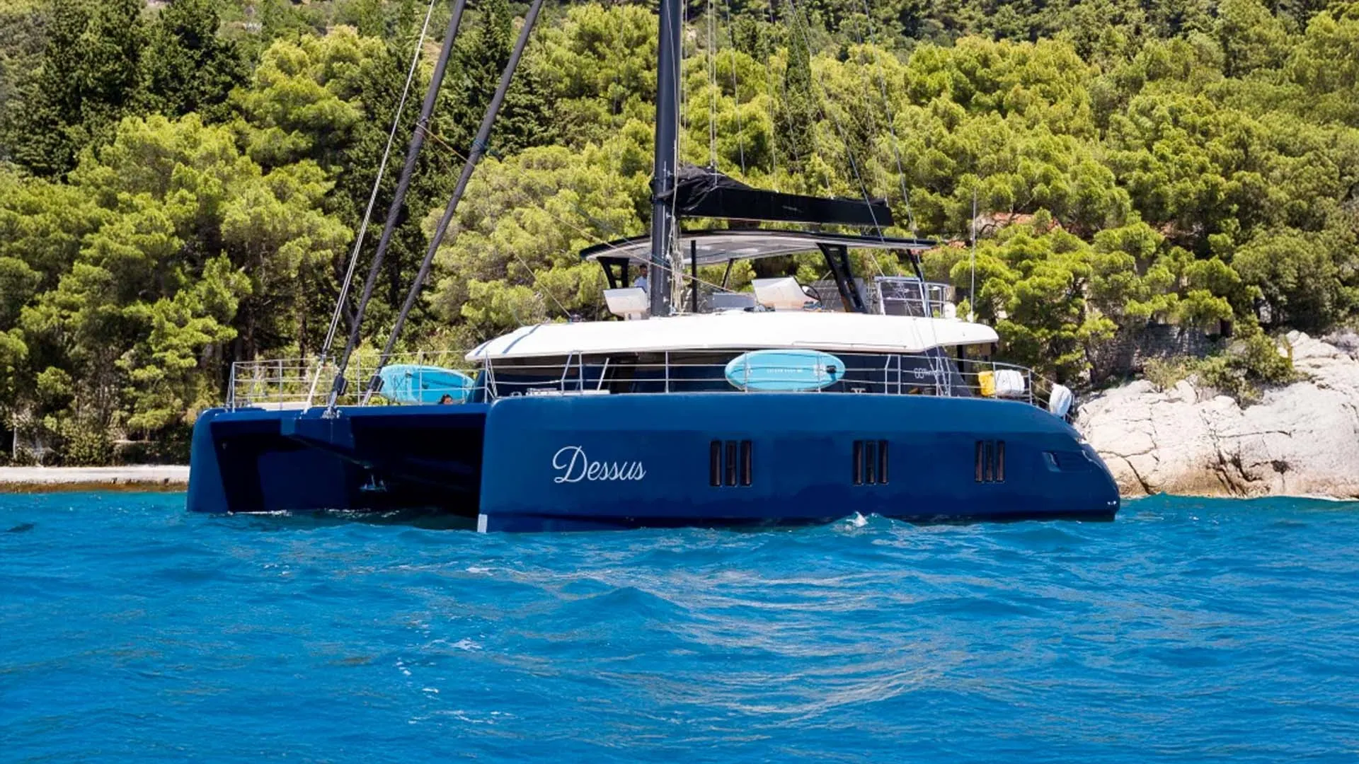 Dessus at anchor