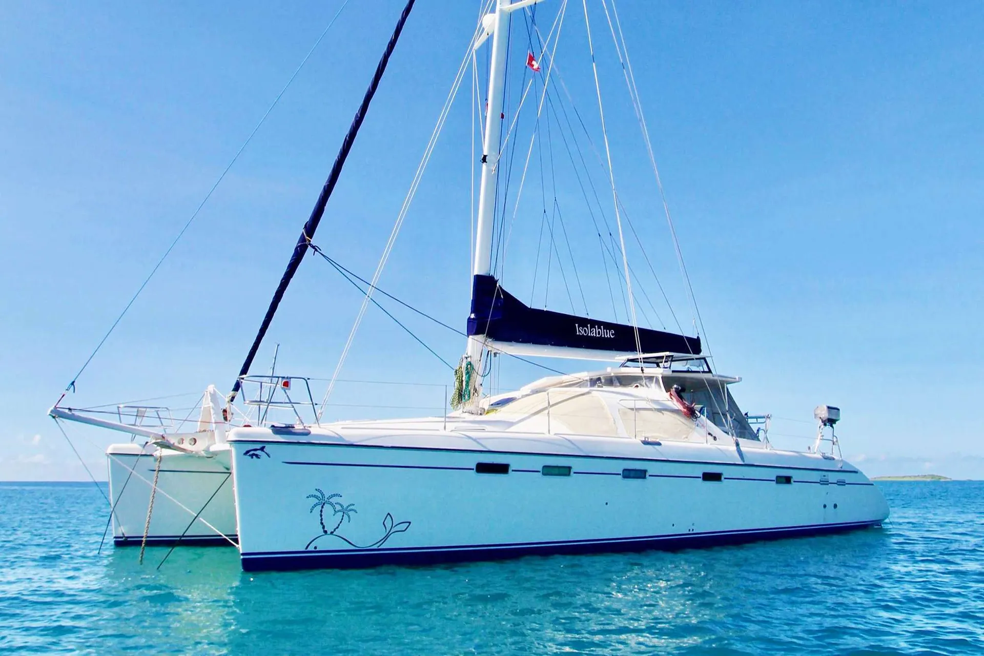Isolablue at anchor
