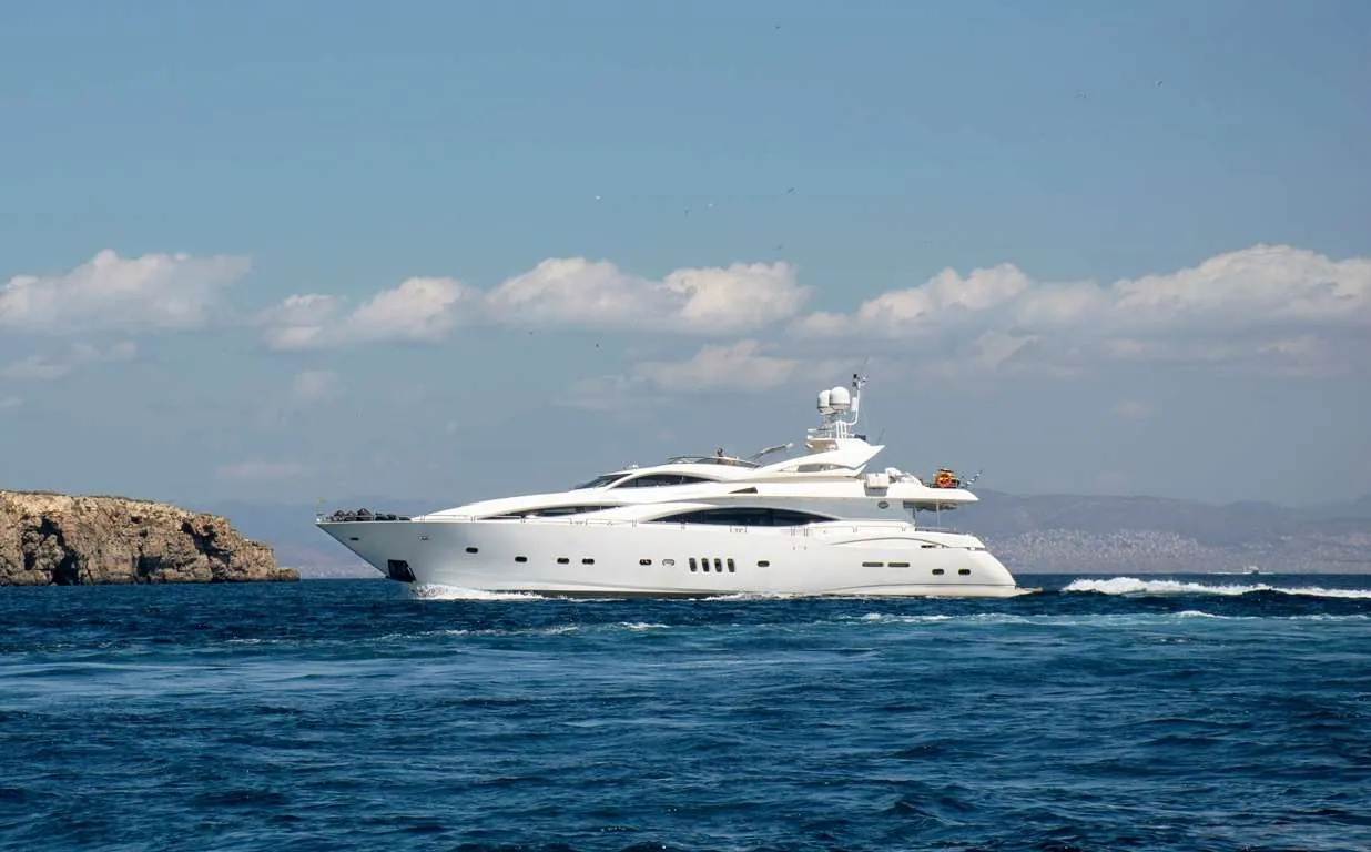 Mi Alma at anchor