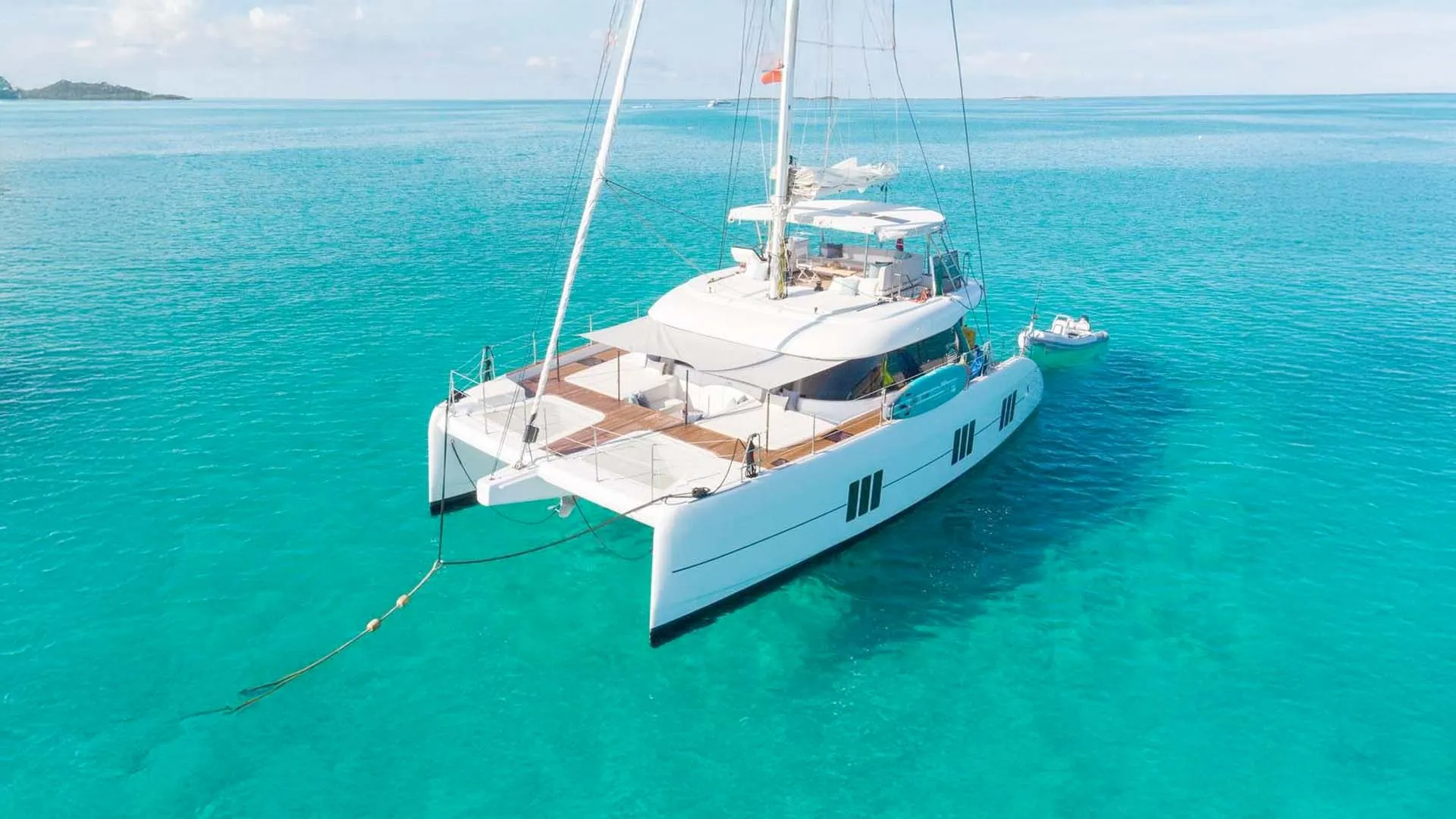 Unwavering at anchor