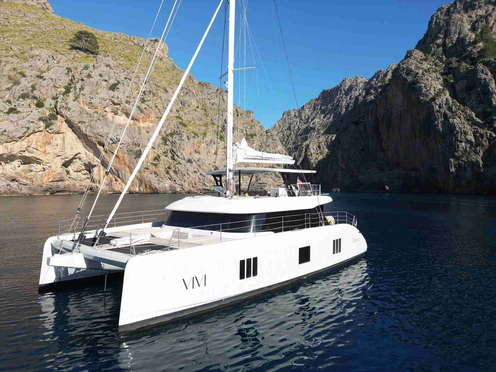 Vivi at anchor